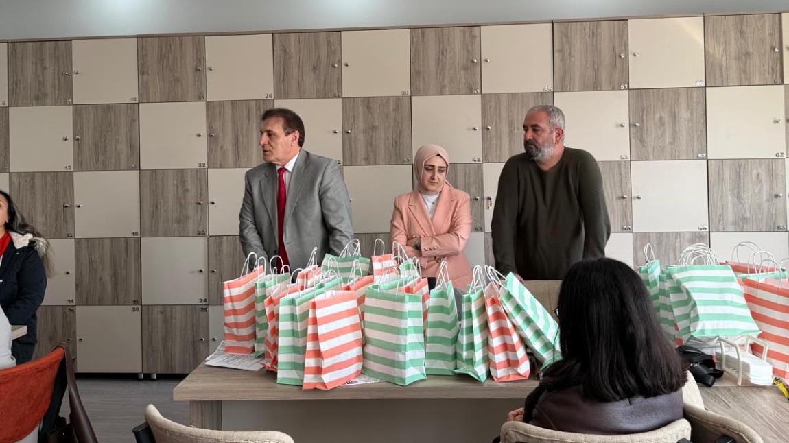 8 MART DÜNYA EMEKÇİ KADINLAR GÜNÜ